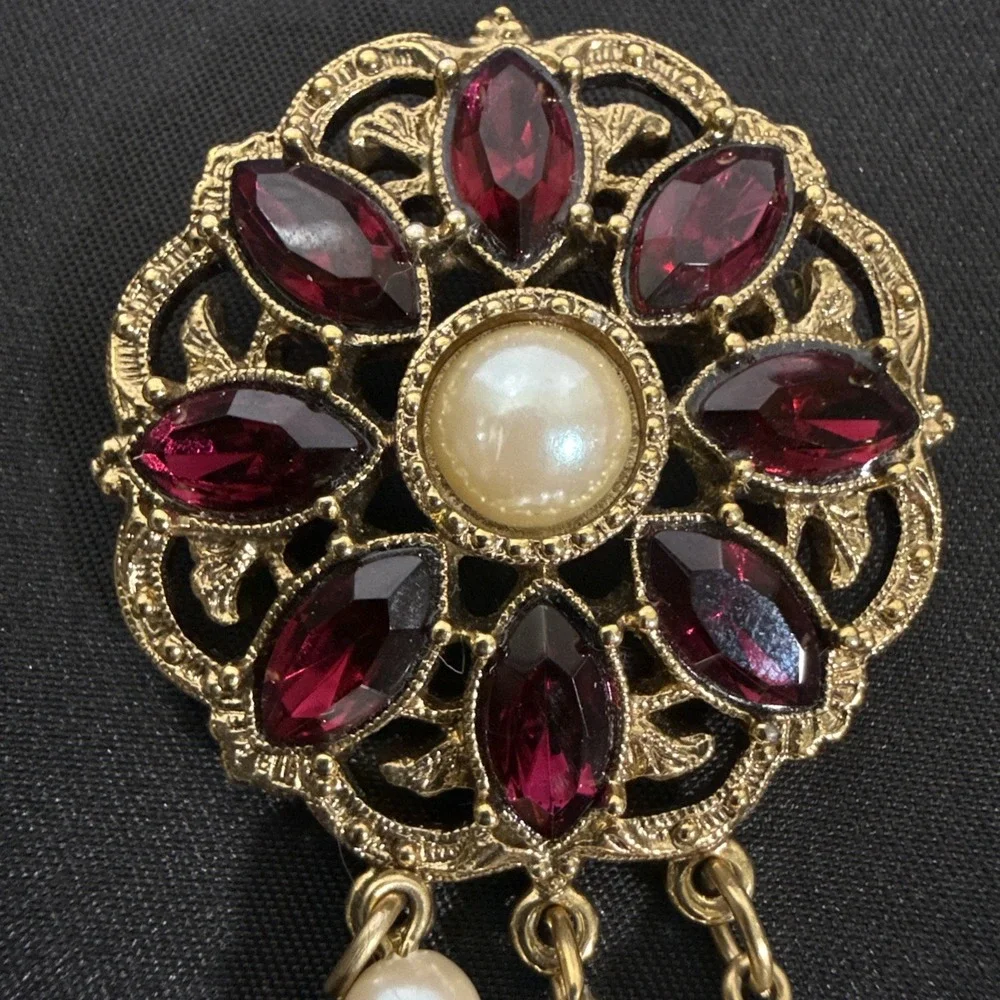 Vintage Brooch Womens Gold Red Crystal Faux Pearl Teardrop Dangle Filigree